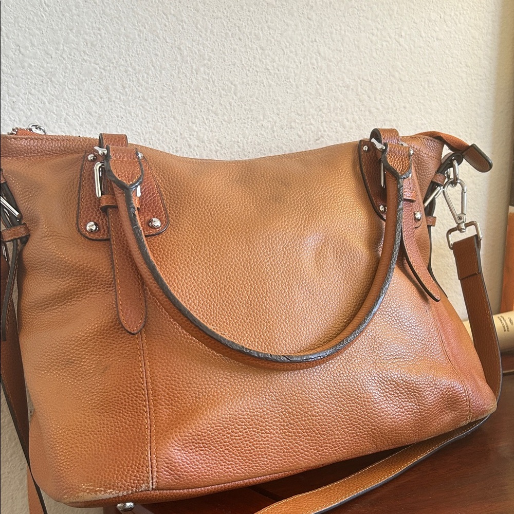 Elegant Tan Leather Handbag